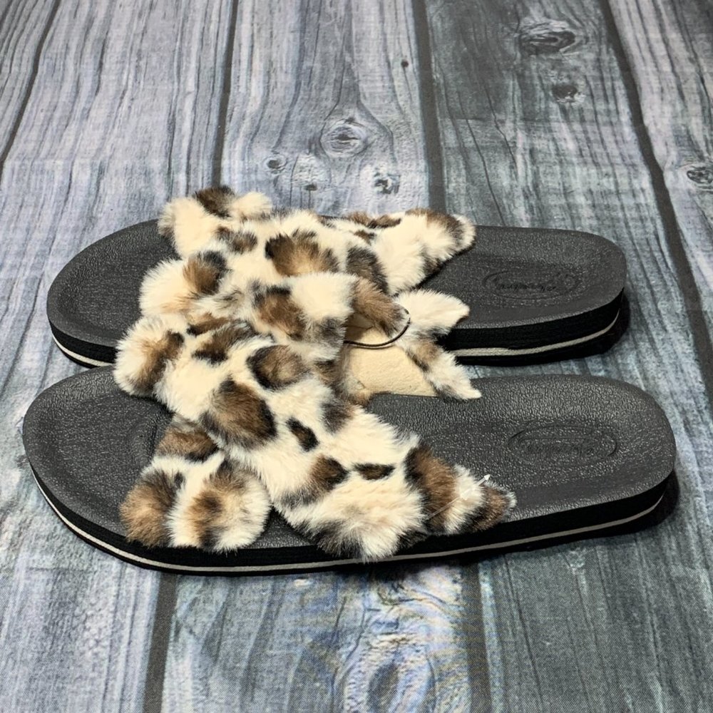 Fuzzy Leopard Slippers - Picture 4 of 6